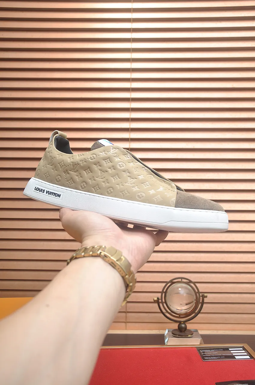 Men's men's shoes💰460💶[LOUIS VUITTON] Same style as LV. Louis Vuitton official website [satisfied] original single hot model, LV original factory cowhide material 👑1:1 original plate, sheepskin lining, original foam outsole. Body accessories one-to-one mold opening 💪 Counter quality 🙏 Dear friends, if you are still worried about wearing matching shoes 💋, then these shoes are your best choice 🎁🎁! 38-44